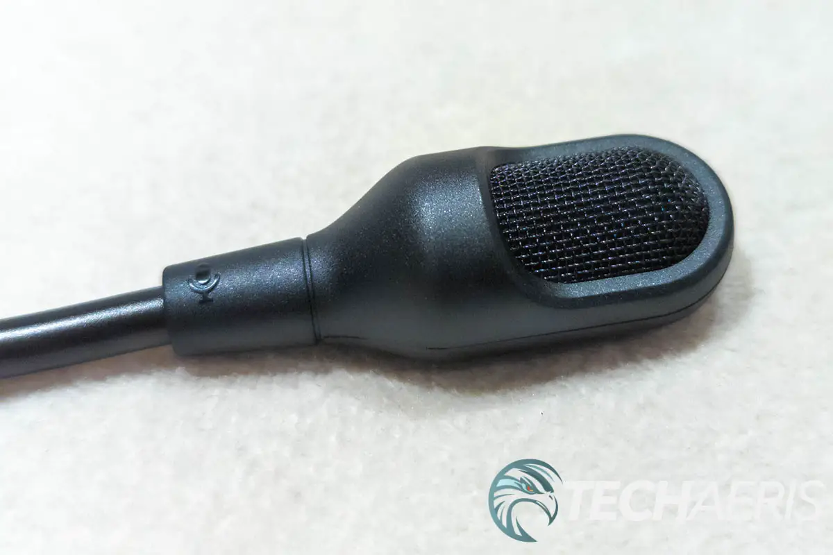 The upgraded removable Razer HyperClear Super WIdeband Mic included with the BlackShark V2 Pro (2023) wireless gaming headset